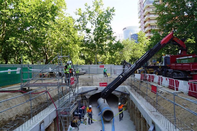 Renovación de tuberías del Canal de Isabel II en la zona del Paseo de la Castellana.