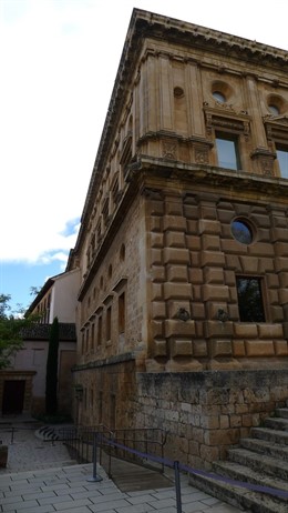 Fachada norte del Palacio de Carlos V