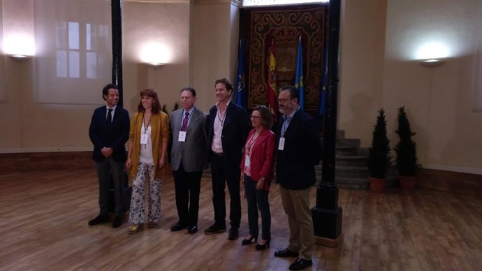 Durante la visita de la comisión inglesa de los premios mundiales del queso,  'World Cheese Awards', en Oviedo.