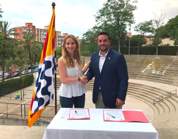 El alcalde de Badalona (Barcelona), Álex Pastor (PSC), y la presidenta del grupo municipal Badalona En Comú Podem, Ada Llauradó