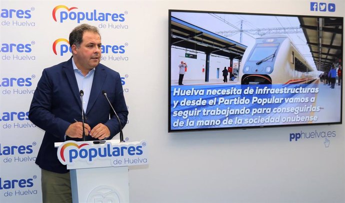 El portavoz de la Dirección Provincial del PP de Huelva, Juan Carlos Duarte, en rueda de prensa