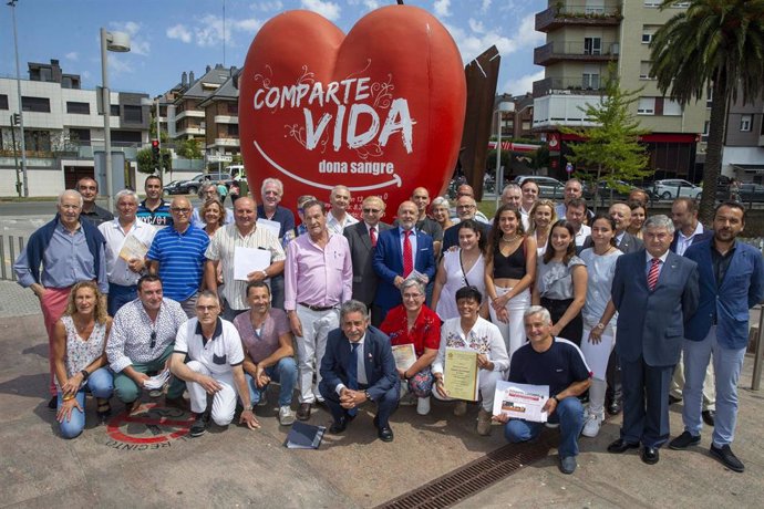 Acto reconocimiento grandes donantes de sangre de Cantabria
