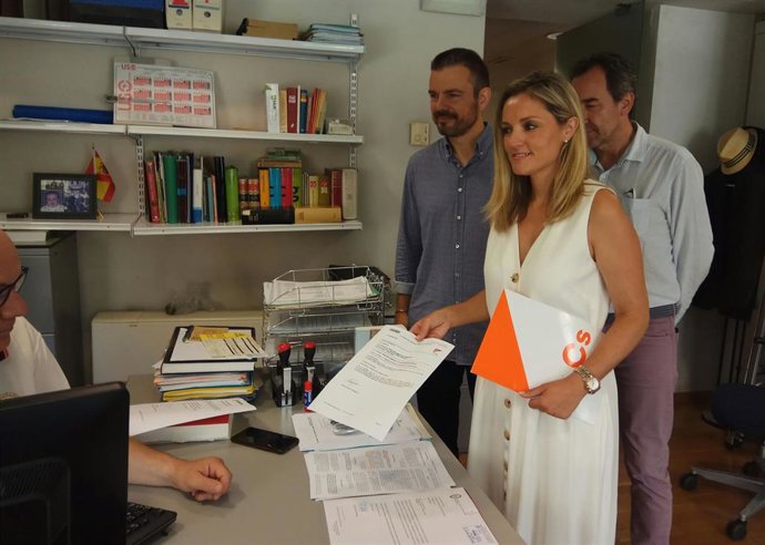 La diputada de Ciudadanos en Parlament, Patricia Guasp, presenta una pregunta en el Parlament Balear