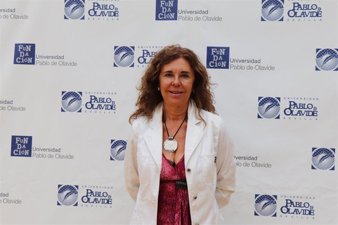 La catedrática M José Fariñas en los cursos de verano de la UPO en Carmona