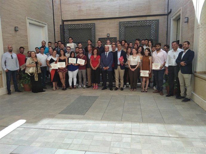 Alumnos del programa PICE en la Diputación de Huelva.