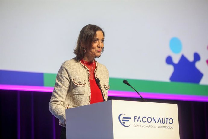 La ministra de Industria, Comercio y Turismo, Reyes Maroto, interviene en la inauguración del XXVIII Congreso & Expo de Faconauto (Concesionarios de Automoción) en el Centro de Convenciones Norte de Ifema. 