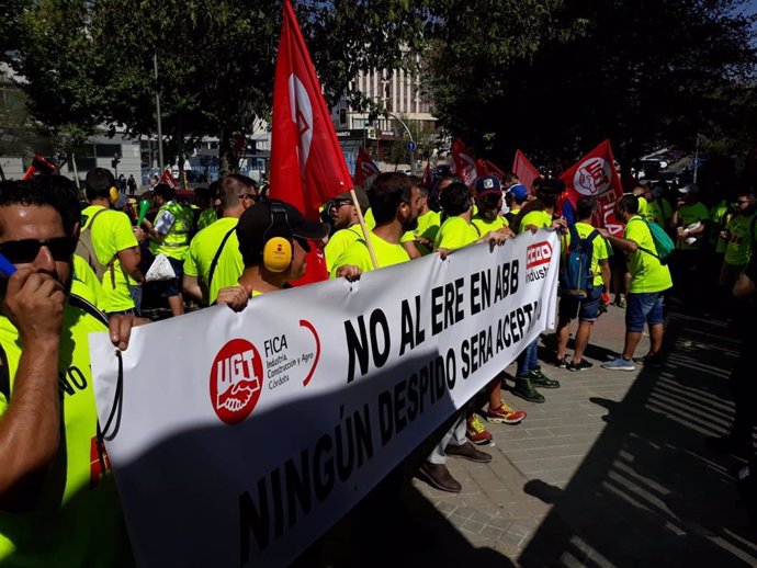 Los trabajadores de ABB en la manifestación en Madrid.