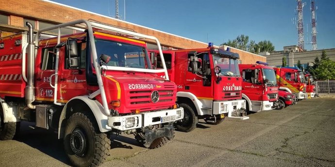 Camiones de Bomberos del Ayuntamiento de Logroño aparcados en el Parque Municipal