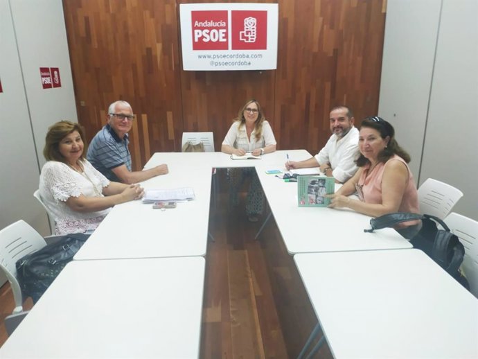 Sindicalistas de UGT reunidos con María Ángeles Luna en la sede del PSOE de Córdoba