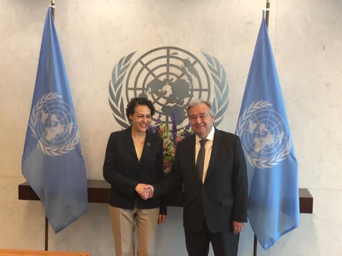 La ministra de Trabajo, Migraciones y Seguridad Social, Magdalena Valerio, en un encuentro con el secretario general de Naciones Unidas, Antonio Guterres.
