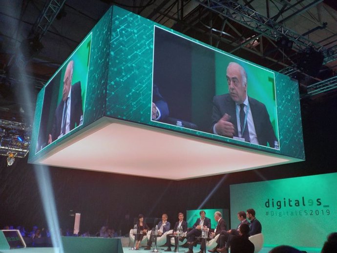 El director general de la Fundación Ibercaja participa en una mesa redonda del congreso Digitales Summit.