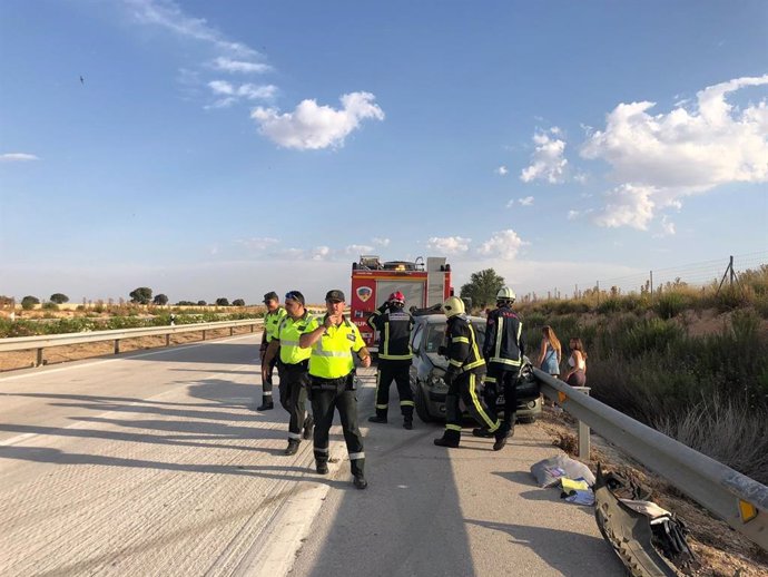 Un acccidente múltiple a la altura de La Roda con cuatro coches y dos camiones implicados se salda con varios heridos de carácter leve