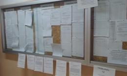 Imagen de archivo de tablones con información sobre unas oposiciones