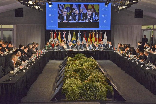 Líderes de MERCOSUR durante una cumbre. 