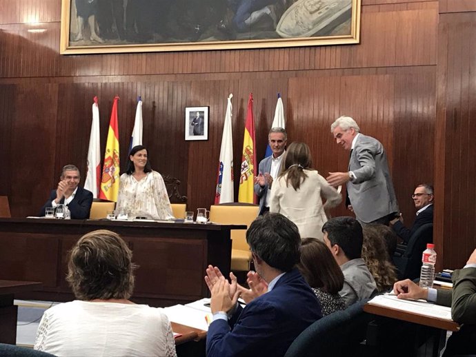 La nueva concejala del PRC Myriam Martínez toma posesión en el Pleno del Ayuntamiento de Santander