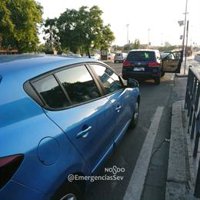 Detenido en Sevilla por conducir ebrio y sin carné tras arremeter contra un patrullero y lesionar a dos agentes