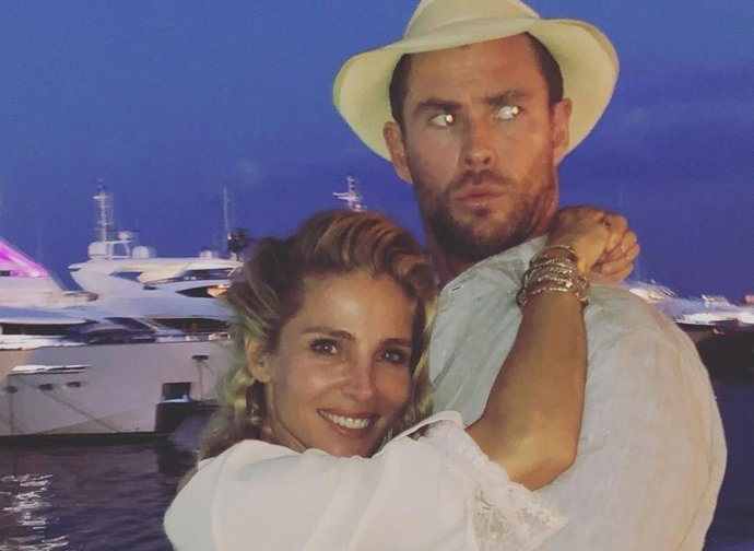 Elsa Pataky y Chris Hemswoth disfrutando en el cumpleaños de la actriz en Ibiza