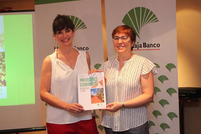 Foto mía. Macarena García (izda) y Felisa Becerra.