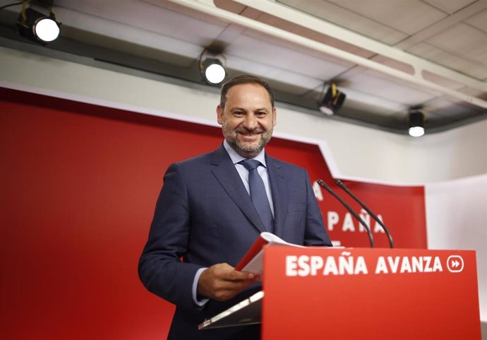 El Secretario de Organización del PSOE, José Luis Ábalos, ofrece una rueda de prensa tras la reunión de la Comisión de la Ejecutiva Federal del PSOE en su sede en Ferraz