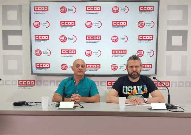 El secretario regional de Acción Sindical y Negociación Colectiva de CCOO, Fernando Fraile, (I) y el responsable de Política Sindical, Industrial y Empleo de UGT-CyL, Raúl Santa Eufemia (d).