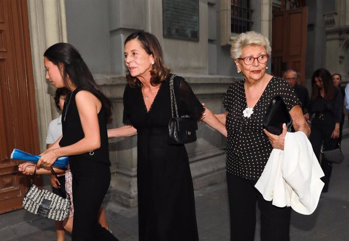 Los amigos y las dos mujeres de Arturo Fernández recuerdan al actor en su funeral