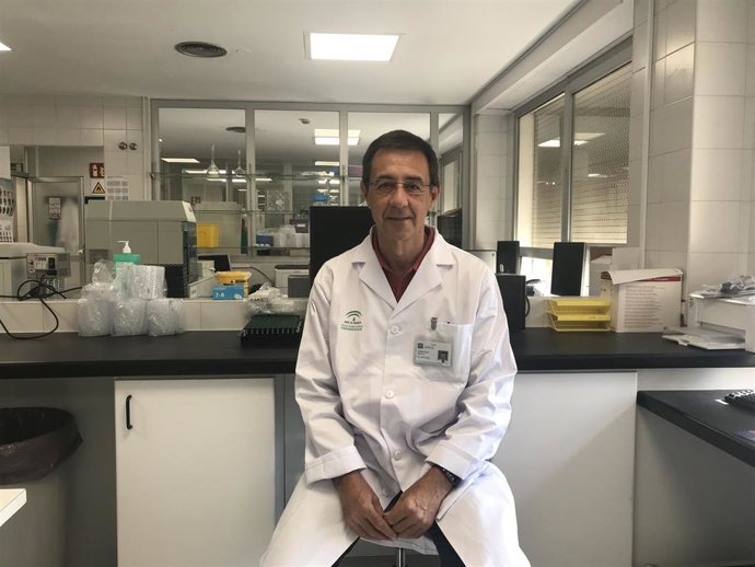 Antonio Jiménez Velasco, responsable de Biología Molecular del Laboratorio de Hematología del Hospital Regional de Málaga que junto al Ibima han aplicado con éxito una técnica para anticipar recaídas en pacientes con leucemia.