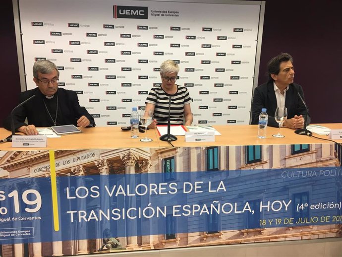 Luis Argüello (i), Anna Grau y Arcadi Espada, hoy en Valladolid.