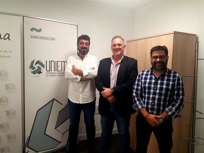 (De Izda. A Dcha.) Palomares, Téllez Y Fernández, Durante El Encuentro Mantenido