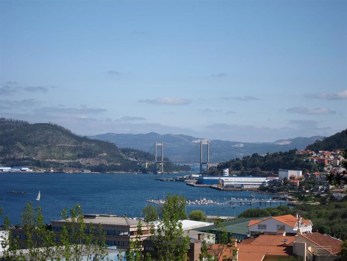 Vista da Ría de Vigo coa Ponte de Rande ao fondo