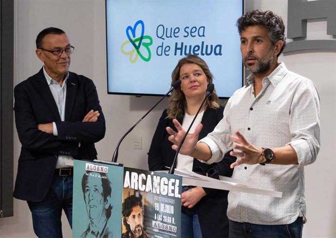 El cantaor Arcángel en una rueda de prensa.