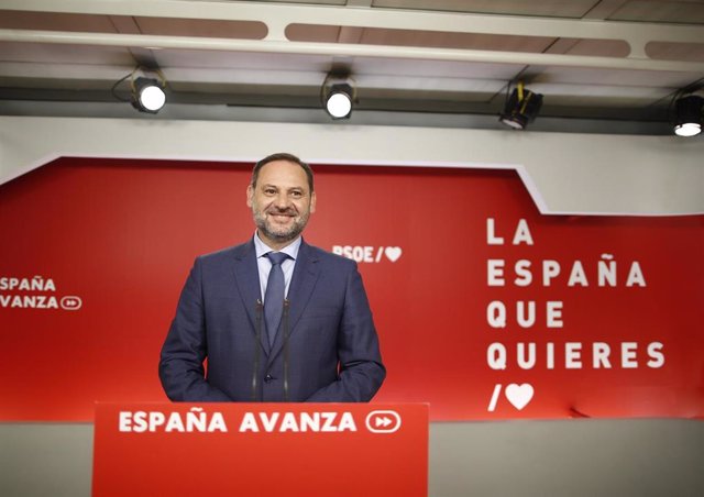 El Secretario de Organización del PSOE, José Luis Ábalos, ofrece una rueda de prensa tras la reunión de la Comisión de la Ejecutiva Federal del PSOE en su sede en Ferraz