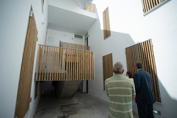 El Ayuntamiento De Málaga Informa: El Ayuntamiento Entrega Una Promoción De 5 Viviendas Protegidas En Régimen De Alquiler Realizada Íntegramente Con Fondos Del Imv