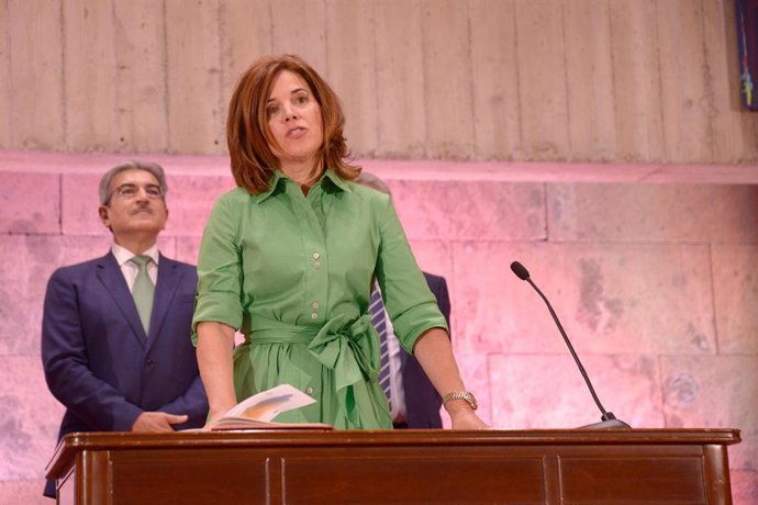 Teresa Cruz toma posesión como consejera de Sanidad del Gobierno de Canarias