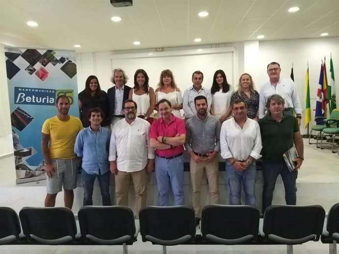 La delegada de Turismo, María Ángeles Muriel, se reúne con agentes del turismo en el Andévalo.