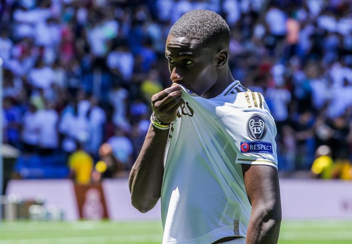 Ferland Mendy durante su presentación con el Real Madrid