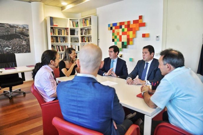 Reunión en el Congreso de Unidas Podemos con los presidentes de la CEOE, Antonio Garamendi, y de Cepyme, Gerardo Cuervas, en la que han participado Pablo Iglesias, Yolanda Díaz, Enrique Santiago y Nacho Álvarez