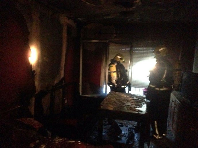 Incendio en una vivienda. Bomberos. 