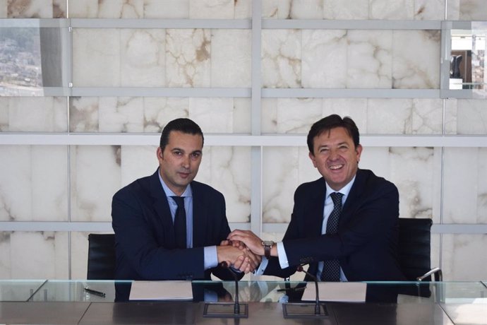 Bankia firma un acuerdo con la Fundación CB Granada para apoyar a la cantera