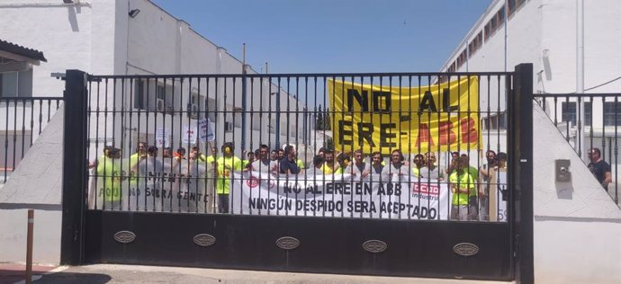 Trabajadores de ABB encerrados en la fábrica de Córdoba.