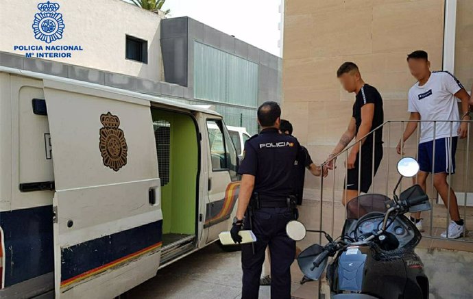 La Policia Nacional deten a cinc turistes d'origen alemany per un delicte de robo amb violncia i un altra de lesions 