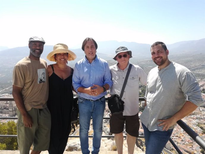 Actores de Juego de Tronos y Alien 2  visitan al Castillo de Santa Catalina