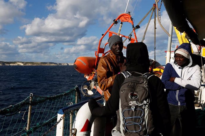 Migrantes rescatados por el 'Sea Watch 3'