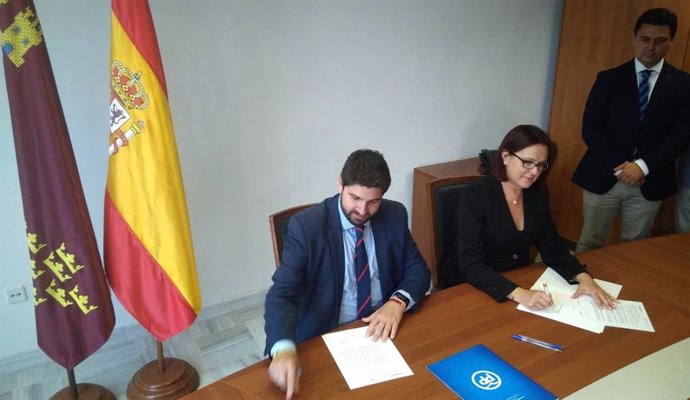 Fernando López Miras (PP) e Isabel Franco (Cs) formalizan el acuerdo de gobernabilidad