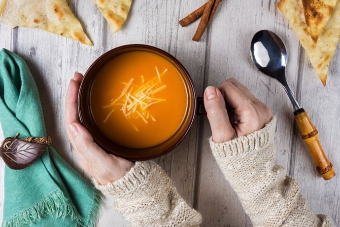 Consumir alimentos calientes y picantes en verano disminuye la temperatura corpo