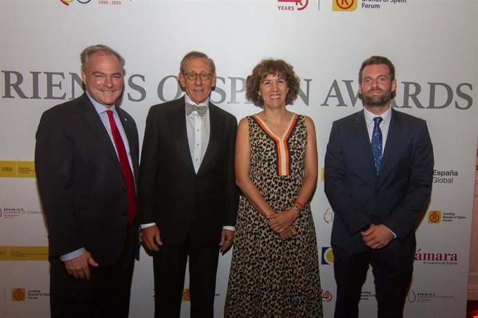 Tim Kaine, Stephen Ross, Irene Lozano y el representante de HBO, David Coupland, en el acto de reconomiento de 'Amigos de la Marca España'