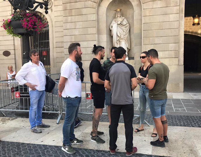 Sindicats de Mossos es concentren enfront de l'Ajuntament de Barcelona per la Junta Local de Seguretat