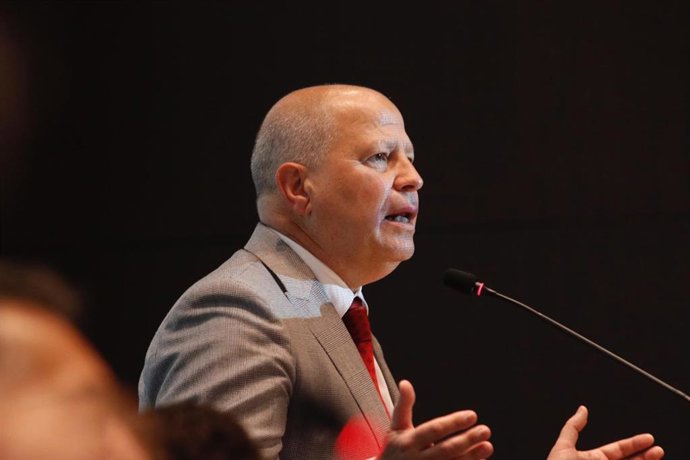 El consejero de Educación y Deporte, Javier Imbroda, en el desayuno informativo de Europa Press Andalucía