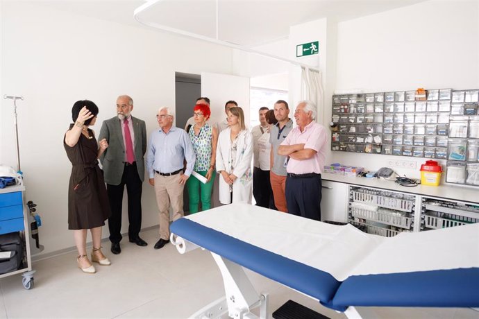 El consejero de Salud del Gobierno de Navarra, Fernando Domínguez, visita el nuevo centro de salud de Santesteban