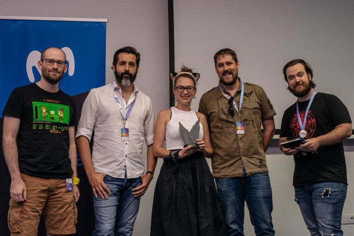 Fire Cycle Games recibe el premio en TLP Tenerife por el videojuego Blacksmith