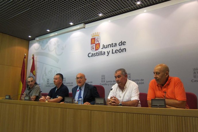 Carnero actuará "de frente" contra el "repunte de topillos" pero descarta rodent